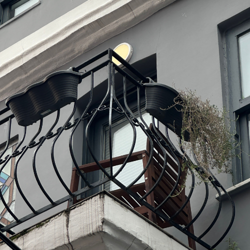 Sanierungsbedürftiger Balkon in Hamburg Sanierungsbedürftiger Balkon in Hamburg